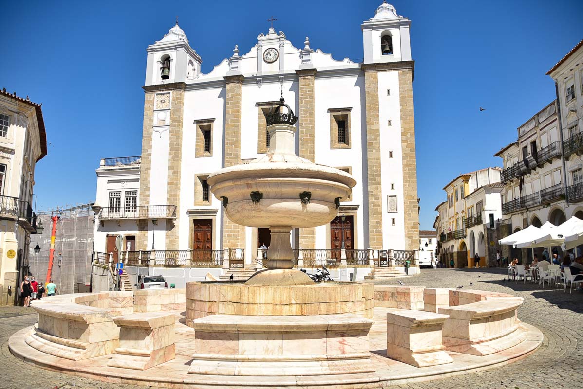 37 Landmarks of Portugal (2022) You'll Love 26 Evora cathedral and fountain