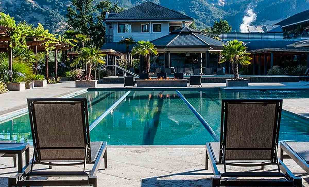 15 Best Northern California Hot Springs (2022) You Can’t Miss 17 calistoga-spa-hot-springs-pool-california