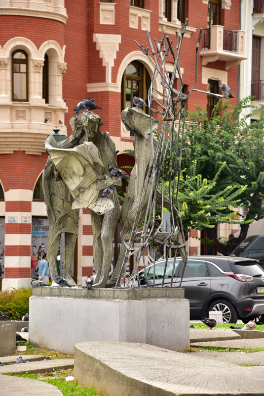 27 Fantastic Things to do in Thessaloniki You'll Love 54 thessaloniki statue