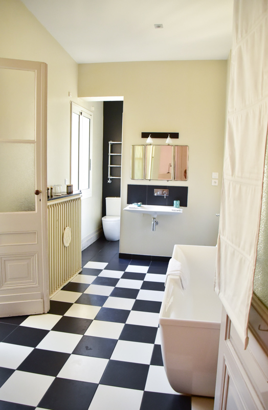 35 Things to do in Bordeaux You'll Love 80 hotel particulier bathroom