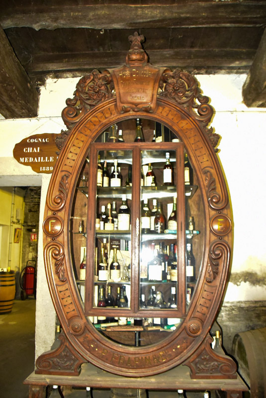 15 Highlights of the South West of France (2022) 15 frapin chest