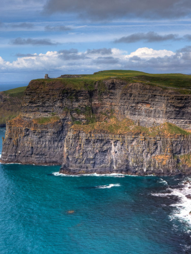 35 Famous Ireland Landmarks You’ll Want to Visit in 2022 Story
