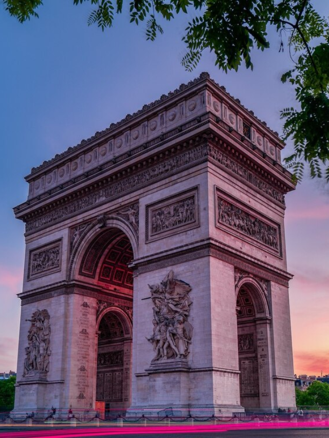 Discover Paris at Night | 27 Things To Fall in Love With Story