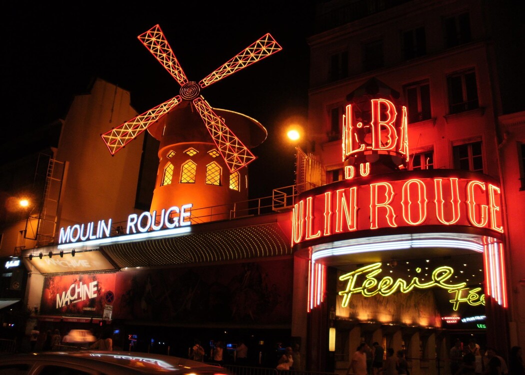 moulin-rouge-at-night