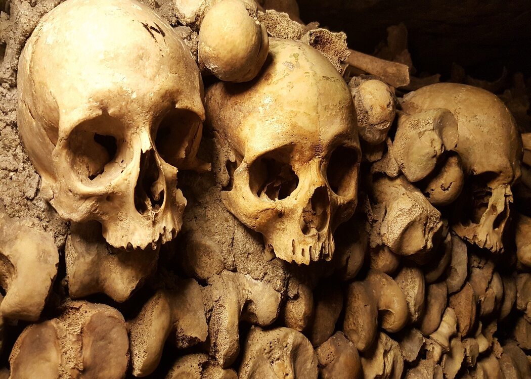 paris-catacombs-skeletons