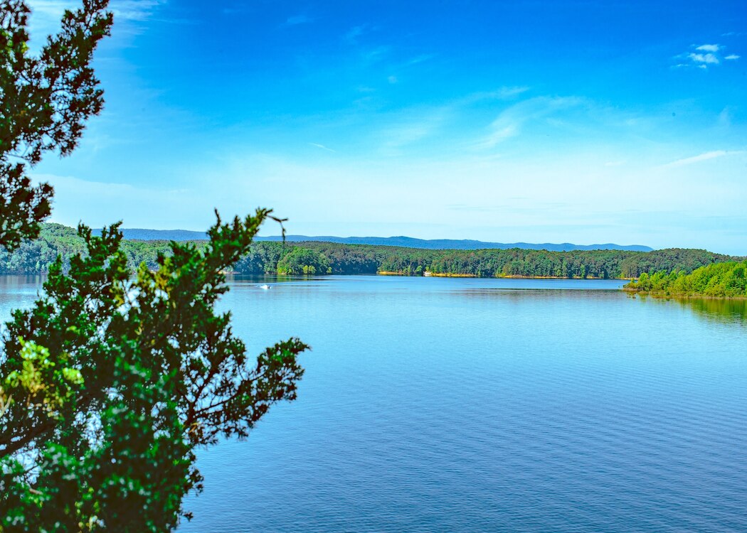29 Most Beautiful Lakes in the United States (2022) You’ll Love 24 lake-ouachita