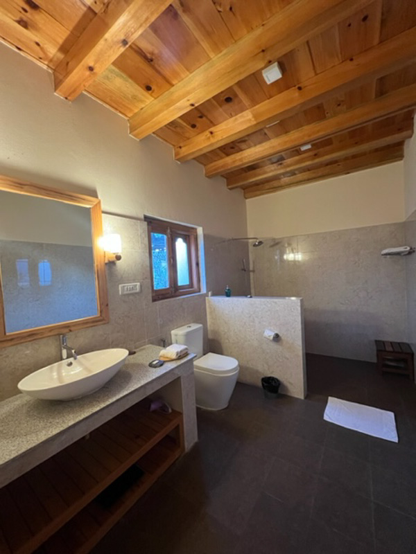 dhumra farm resort bathroom.