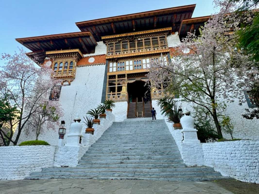 punakha dzong entrance