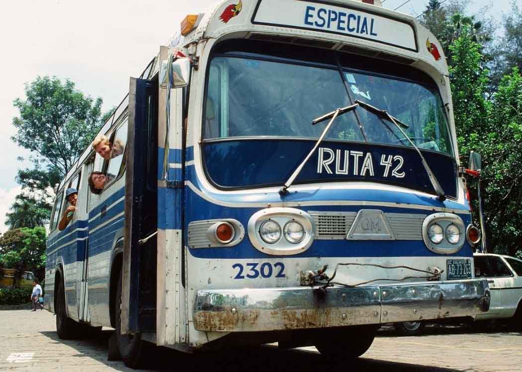 rusty bus el salvador