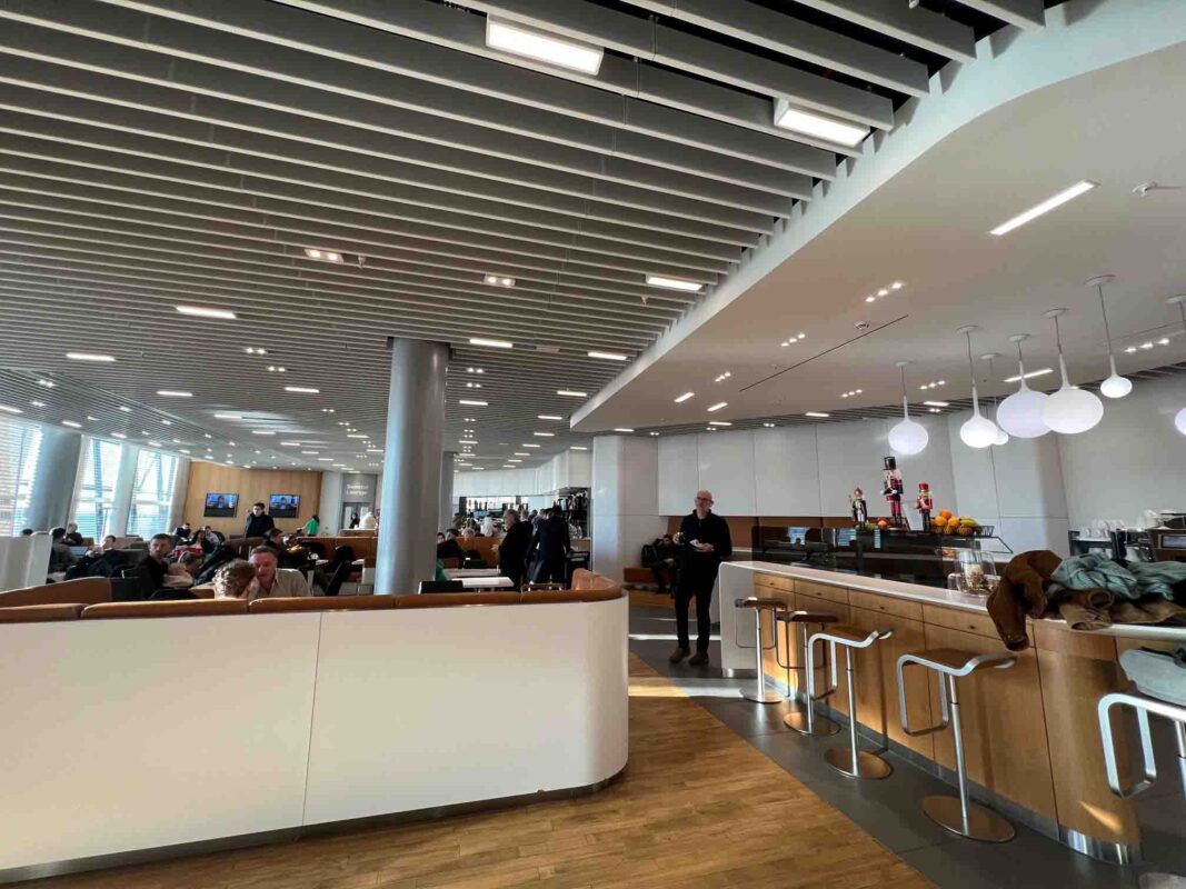 Swiss Air Business Class Review (2023) 5 lufthansa lounge at heathrow
