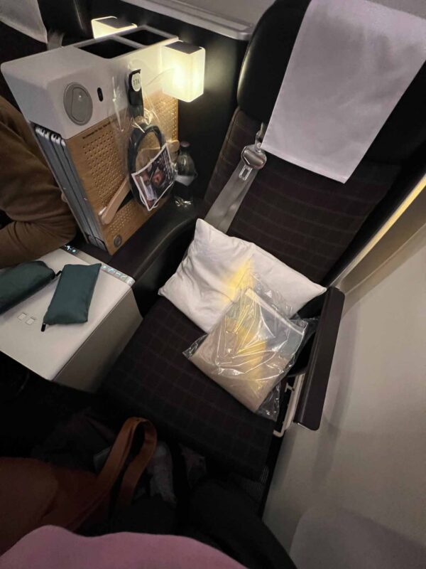 Swiss Air Business Class Review (2023) 10 swiss air business class seat