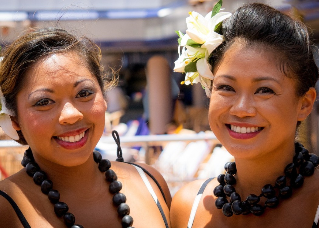 polynesian-women
