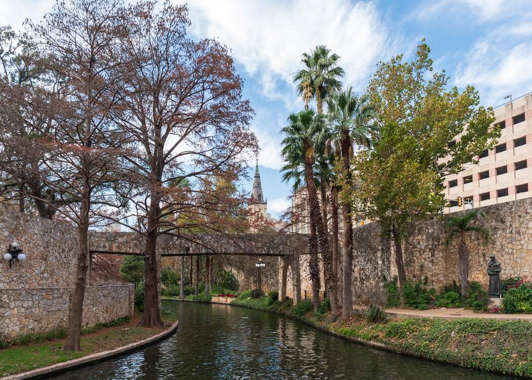 33 Most Visited Places in the United States (2023) 22 san-antonio-river-walk
